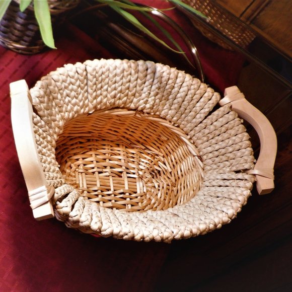 Ideal ~~~ BASKET ~~~ Strong, Useful, Paintable - Picture 2 of 3